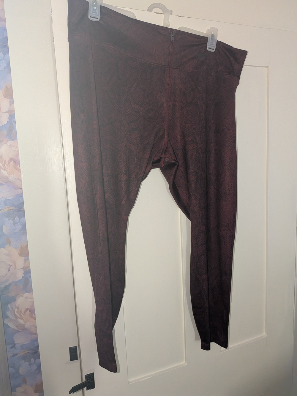 Nike Red NWT Snake-Print Leggings